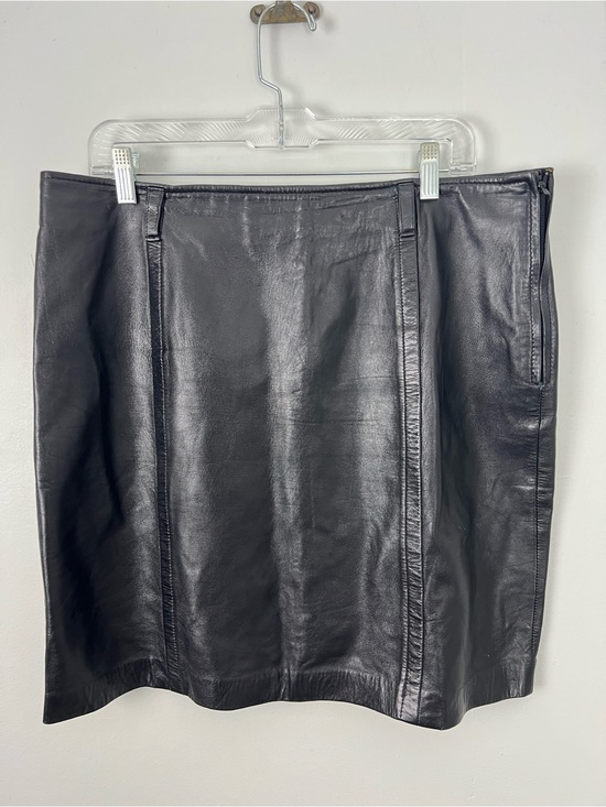Liz Claiborne Dresses & Skirts - Vintage Liz Claiborne Black Leather Mini Skirt
